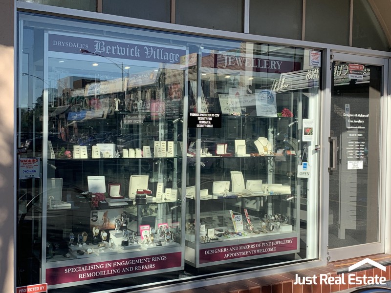 2 Blackburne Square, Berwick VIC 3806