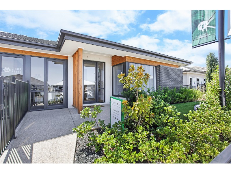 16 Lucinda Lane, Cranbourne North VIC 3977