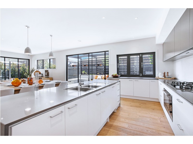 16 Lucinda Lane, Cranbourne North VIC 3977