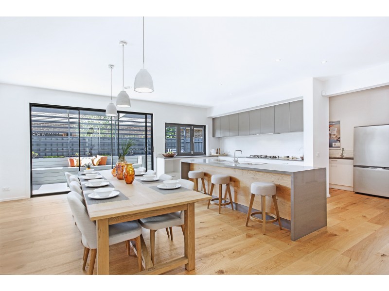 16 Lucinda Lane, Cranbourne North VIC 3977