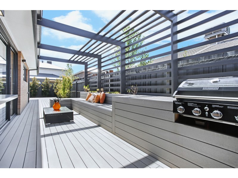 16 Lucinda Lane, Cranbourne North VIC 3977