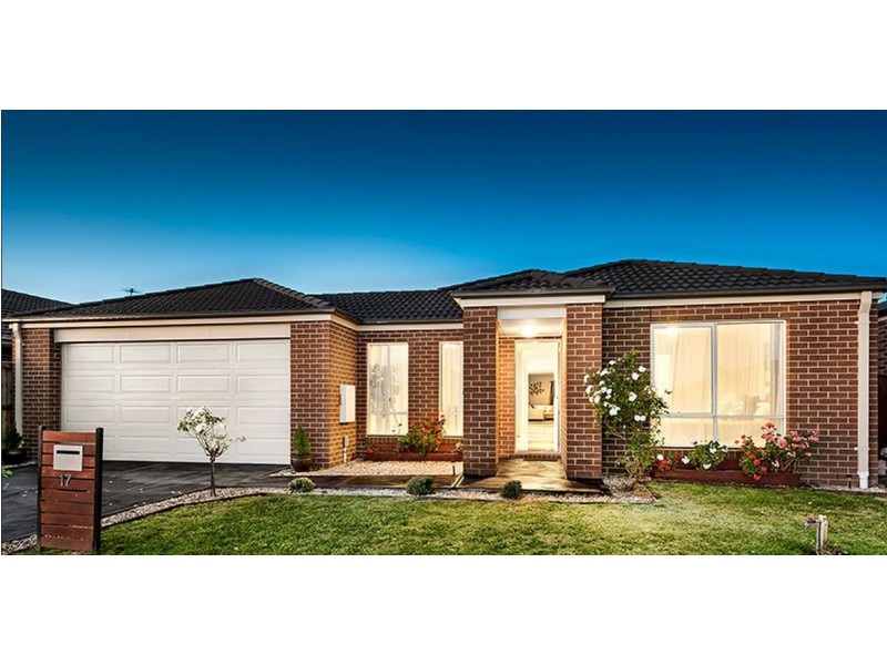 17 Elwood Avenue, Pakenham VIC 3810