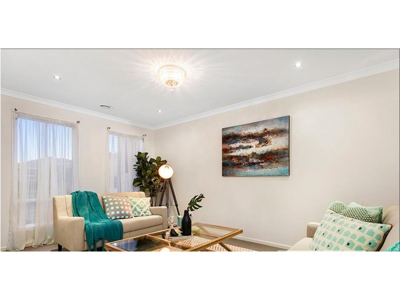 17 Elwood Avenue, Pakenham VIC 3810