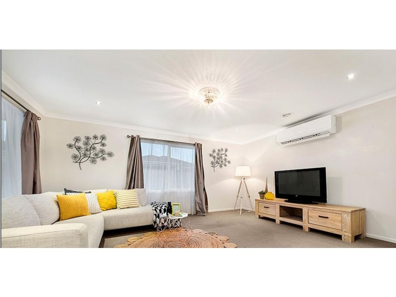 17 Elwood Avenue, Pakenham VIC 3810