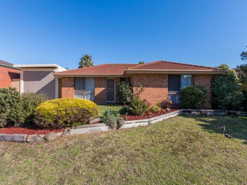15 Broome Crescent, Cranbourne North VIC 3977