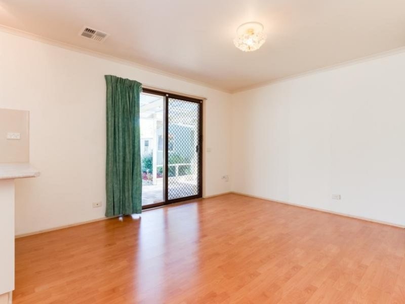 15 Broome Crescent, Cranbourne North VIC 3977