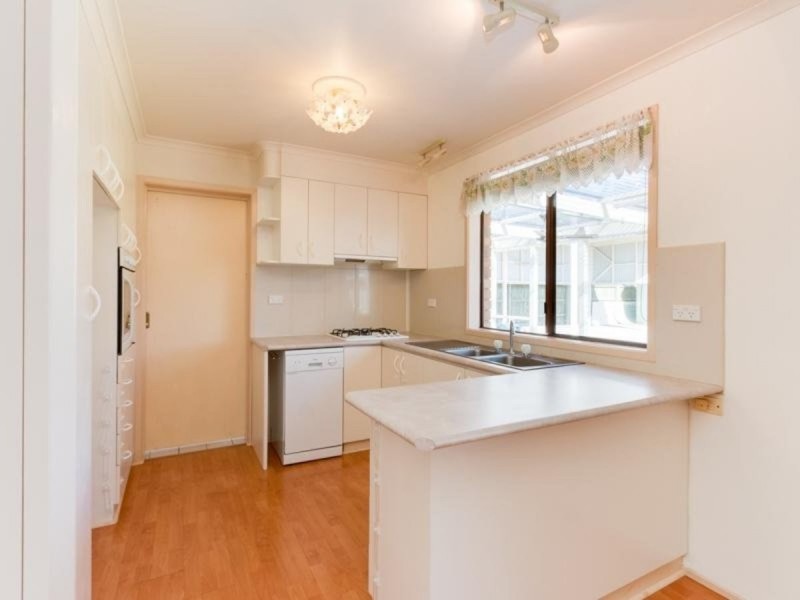 15 Broome Crescent, Cranbourne North VIC 3977