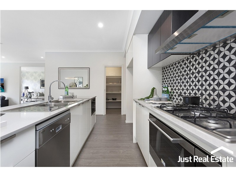 10 Lucinda Lane, Cranbourne North VIC 3977