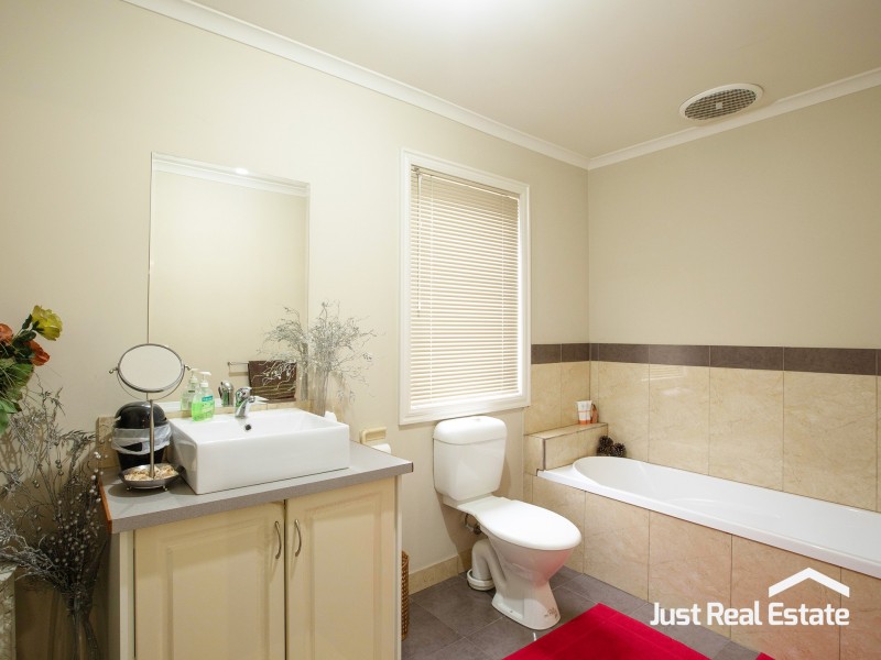 11 Tilmouth Place, Narre Warren South VIC 3805