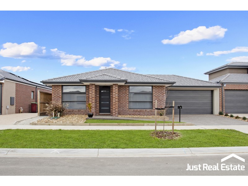 4 Rilana Road, Clyde North VIC 3978