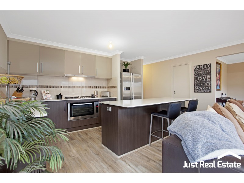 4 Rilana Road, Clyde North VIC 3978