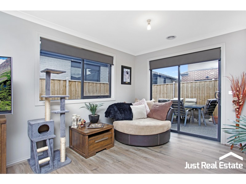 4 Rilana Road, Clyde North VIC 3978