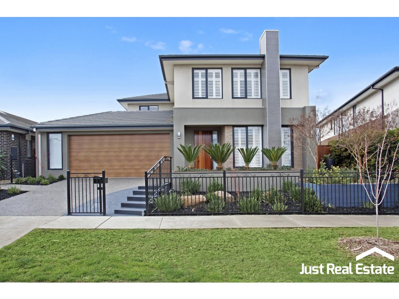 8 Lucinda Lane, Cranbourne North VIC 3977