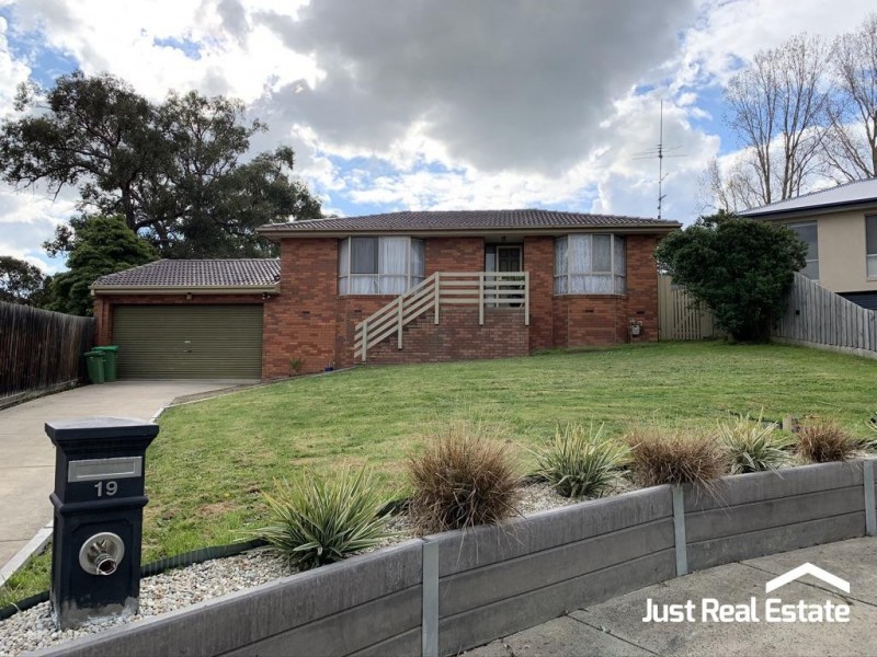 19 Damien Court, Pakenham VIC 3810