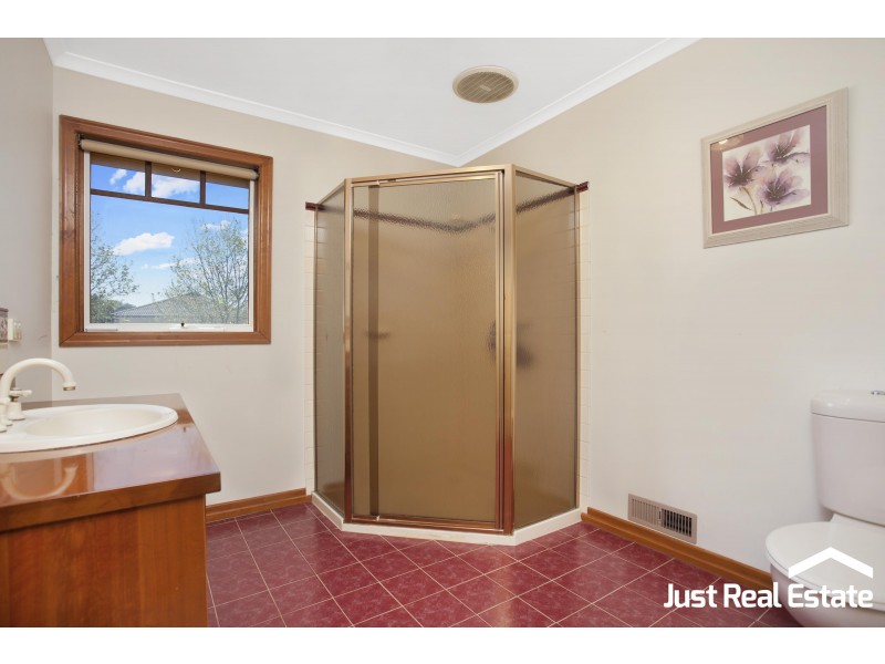 5 Sugarloaf Avenue, Lynbrook VIC 3975