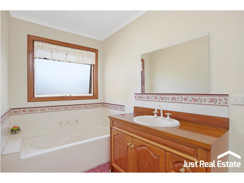 5 Sugarloaf Avenue, Lynbrook VIC 3975