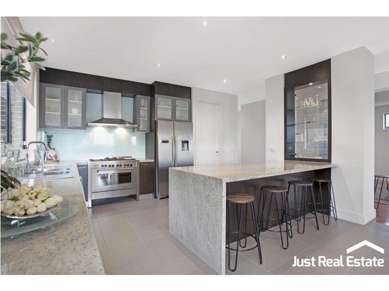 7 Cambridge Drive, Berwick VIC 3806
