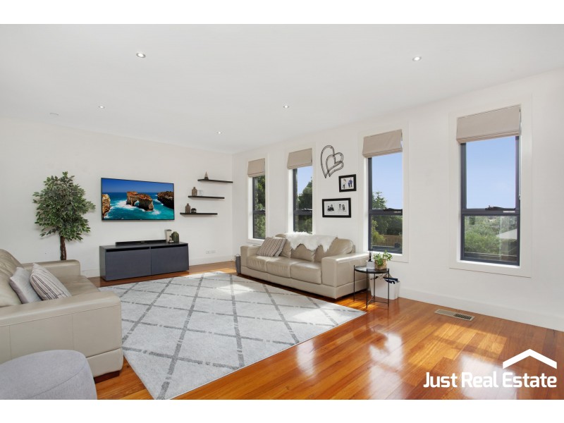 7 Cambridge Drive, Berwick VIC 3806