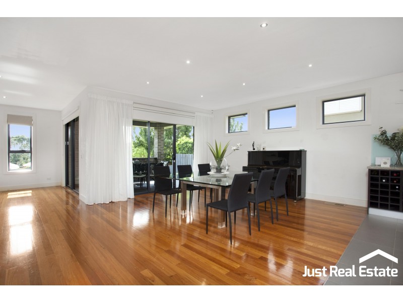 7 Cambridge Drive, Berwick VIC 3806