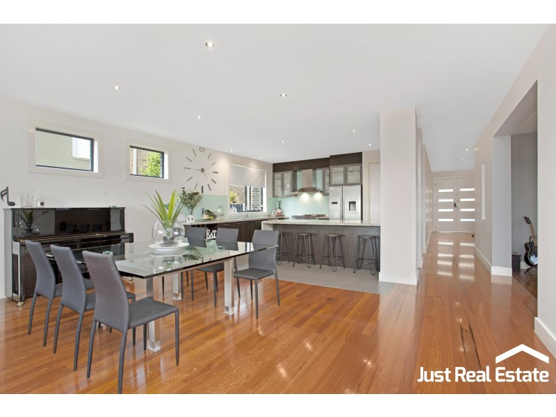 7 Cambridge Drive, Berwick VIC 3806