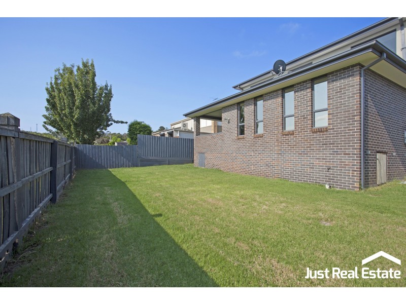 7 Cambridge Drive, Berwick VIC 3806