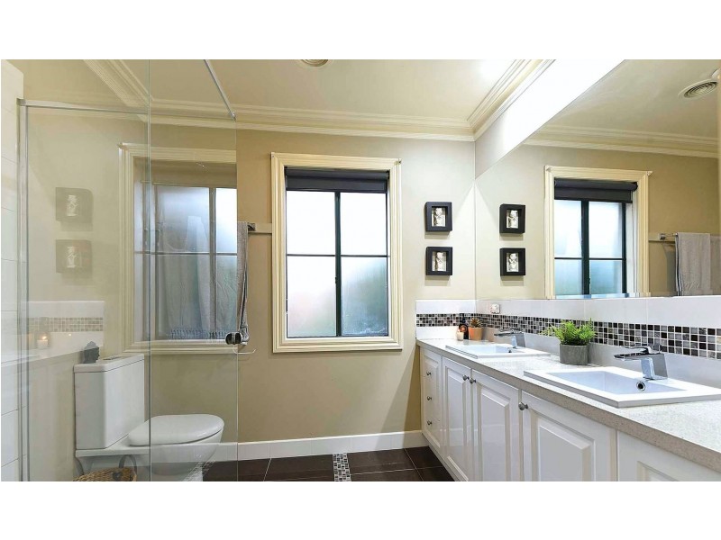 15 Melville Park Drive, Berwick VIC 3806