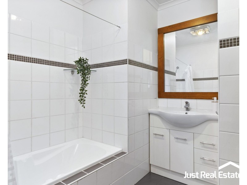 43 Mildura Crescent, Endeavour Hills VIC 3802
