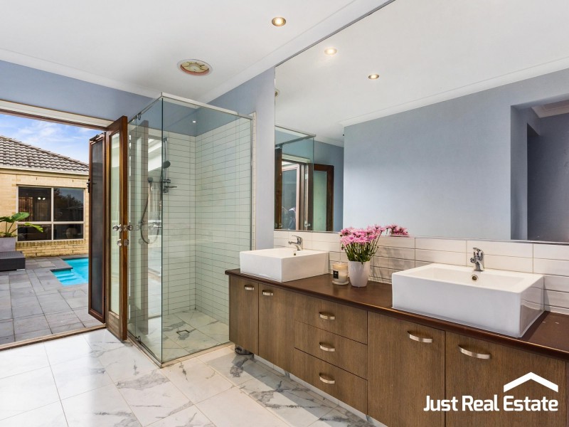 12 Lauradan Avenue, Berwick VIC 3806