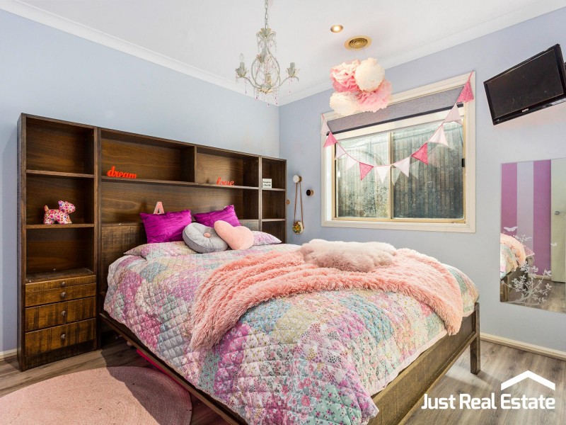 12 Lauradan Avenue, Berwick VIC 3806