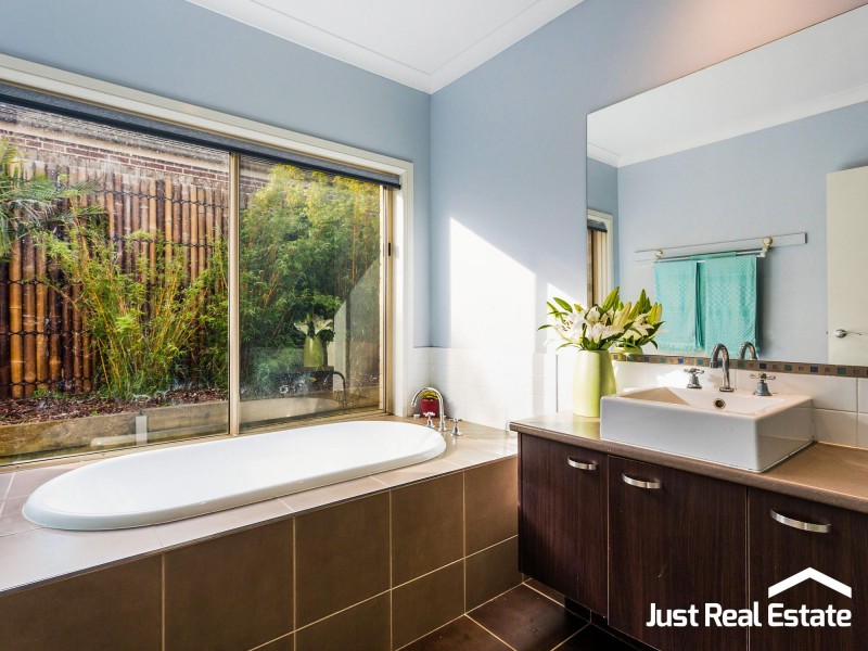 12 Lauradan Avenue, Berwick VIC 3806