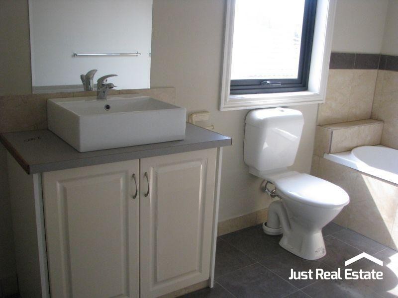 1/11 Tilmouth Place, Narre Warren South VIC 3805