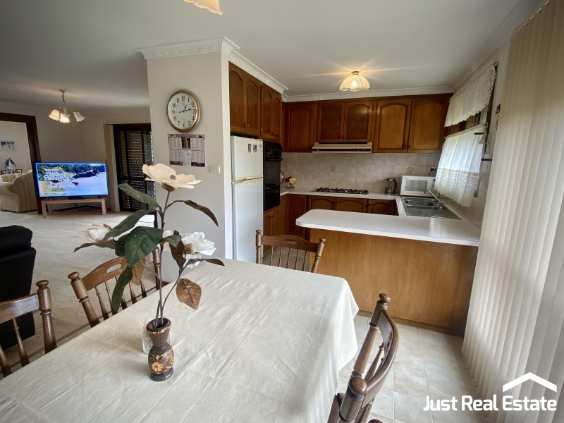 15 Woodlands Crescent, Narre Warren VIC 3805