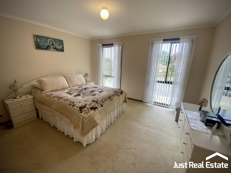 15 Woodlands Crescent, Narre Warren VIC 3805