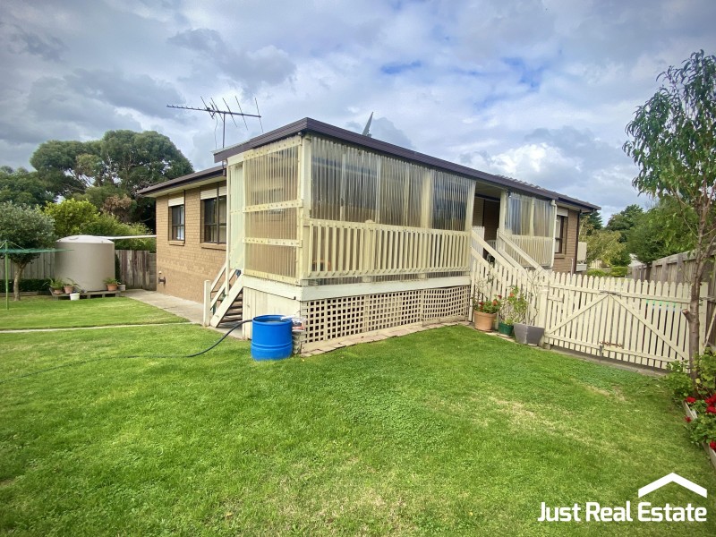 15 Woodlands Crescent, Narre Warren VIC 3805