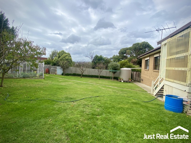 15 Woodlands Crescent, Narre Warren VIC 3805