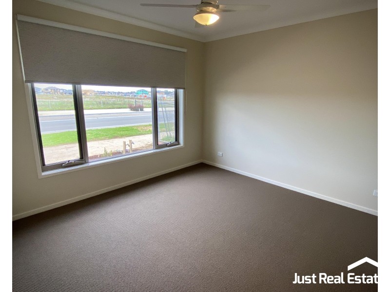 26 Campanella Avenue, Officer VIC 3809