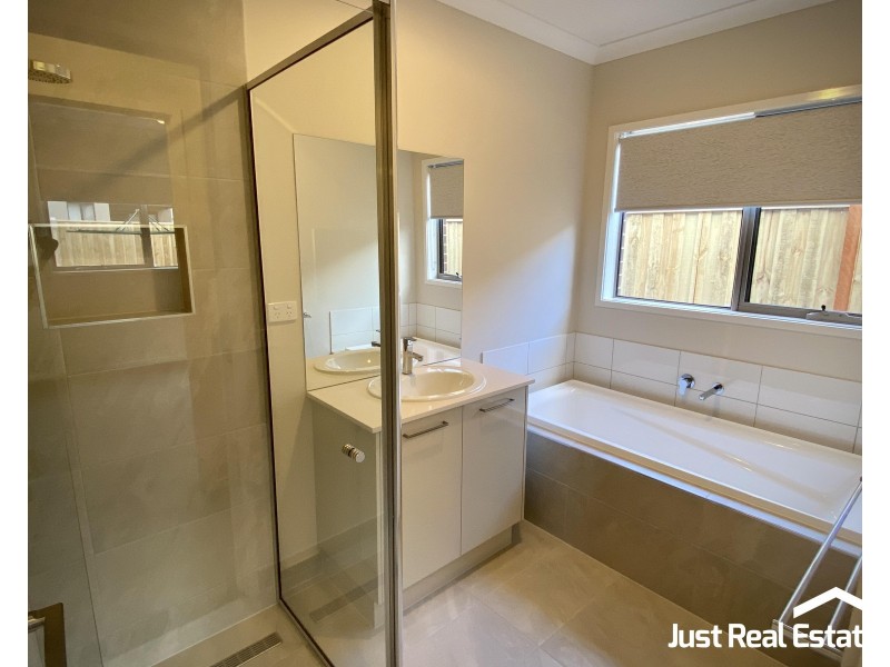 26 Campanella Avenue, Officer VIC 3809