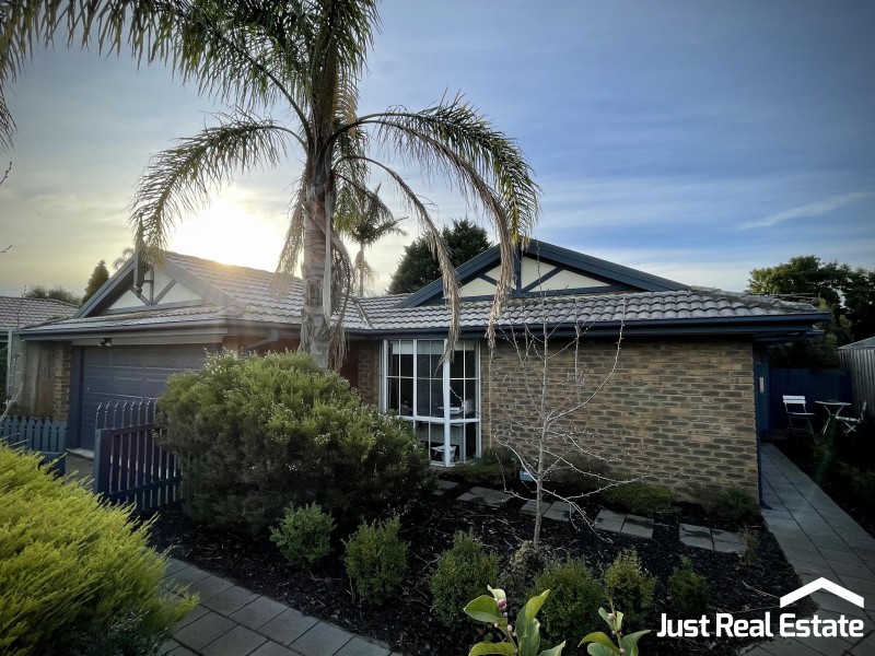 16 Nana Walk, Narre Warren South VIC 3805