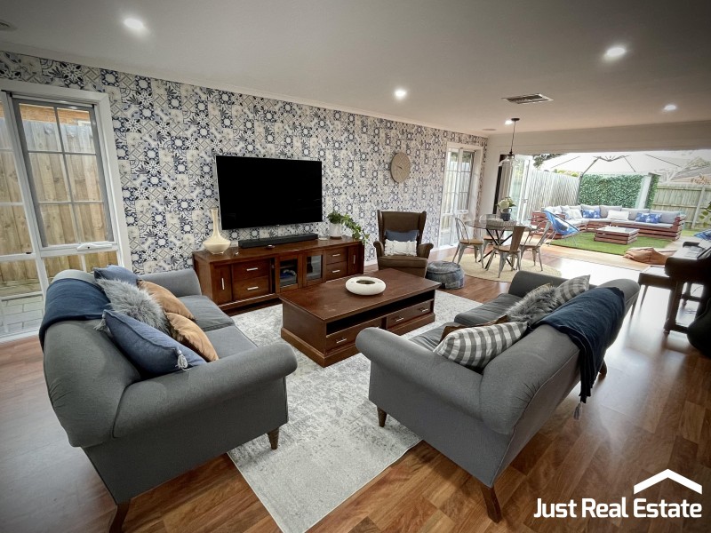 16 Nana Walk, Narre Warren South VIC 3805