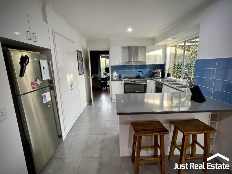 16 Nana Walk, Narre Warren South VIC 3805