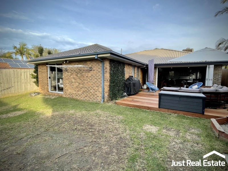 16 Nana Walk, Narre Warren South VIC 3805