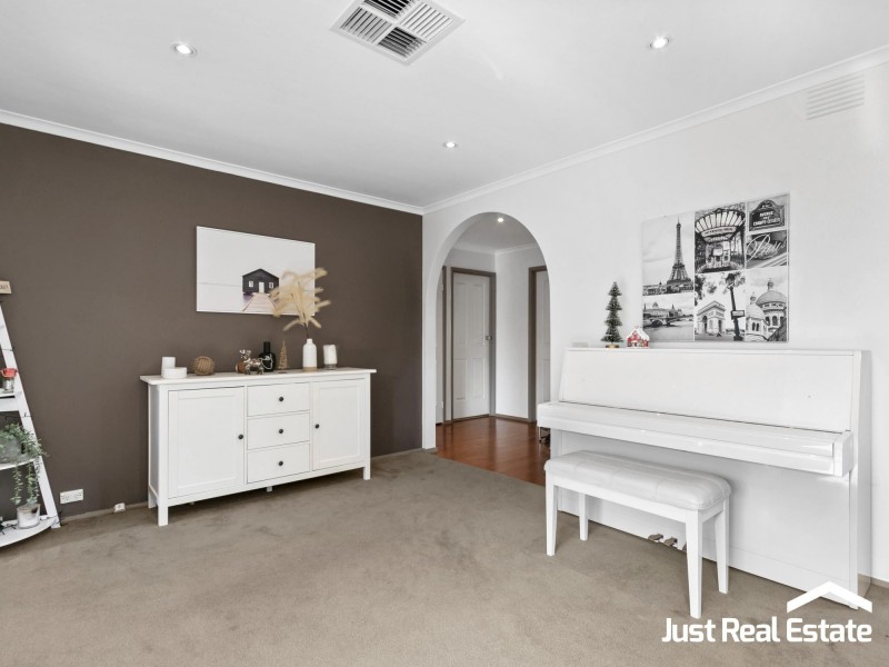 43 Mildura Crescent, Endeavour Hills VIC 3802