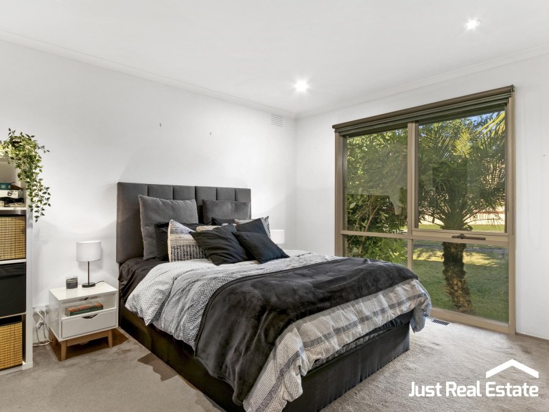 43 Mildura Crescent, Endeavour Hills VIC 3802