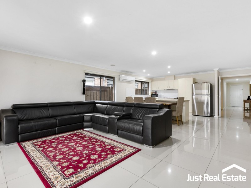 94 William Thwaites Boulevard, Cranbourne North VIC 3977