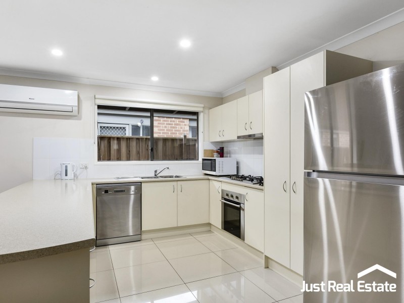 94 William Thwaites Boulevard, Cranbourne North VIC 3977