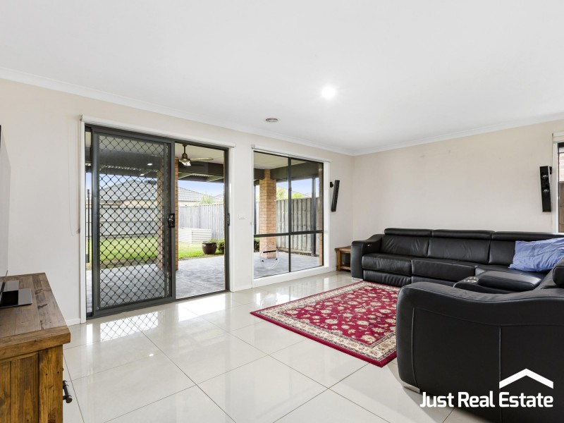 94 William Thwaites Boulevard, Cranbourne North VIC 3977