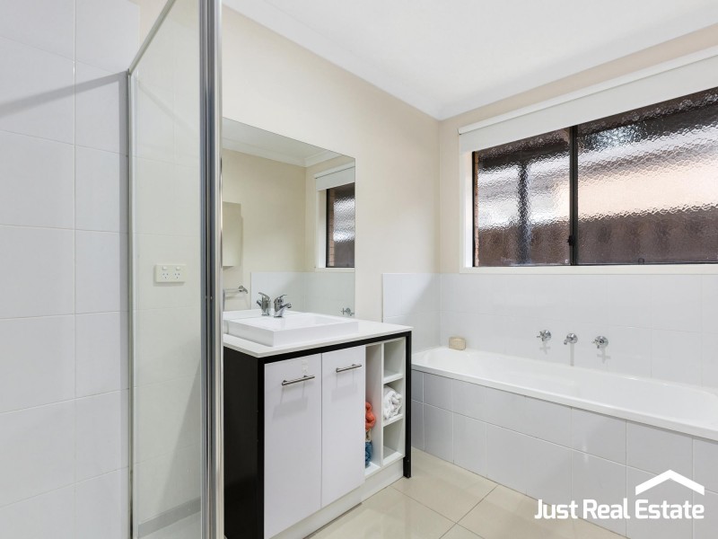 94 William Thwaites Boulevard, Cranbourne North VIC 3977