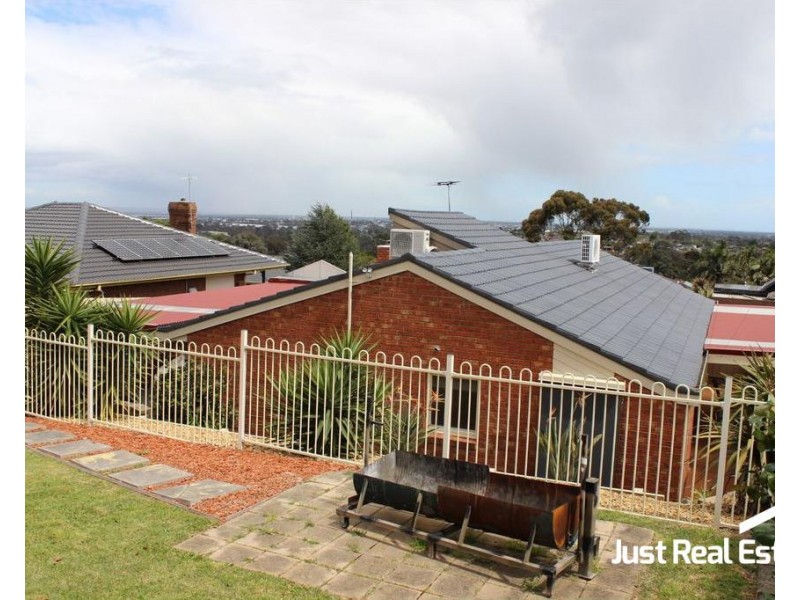 18 Oxley Way, Endeavour Hills VIC 3802