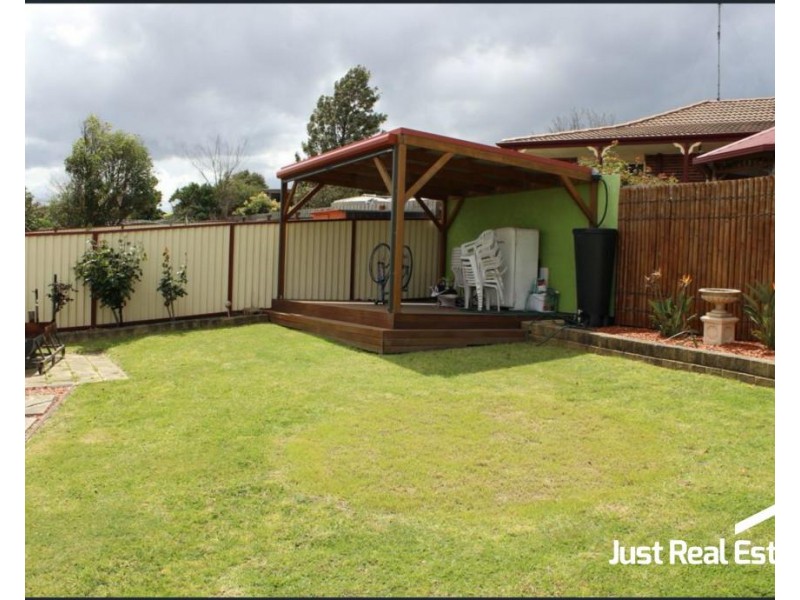 18 Oxley Way, Endeavour Hills VIC 3802