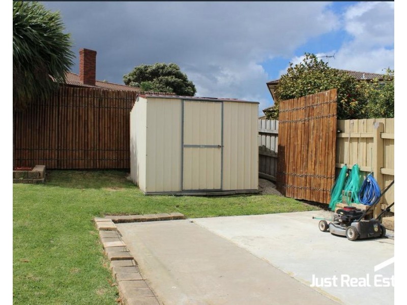18 Oxley Way, Endeavour Hills VIC 3802
